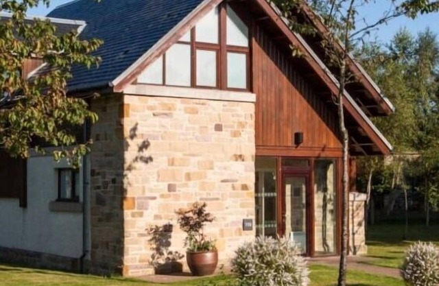 Lochside Lodge Retreat - Stunning Lakeside Escape