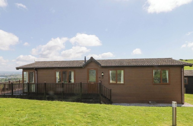 LODGE 16, family friendly, country holiday cottage in Millbrook