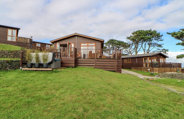 LODGE 22, family friendly, country holiday cottage in Millbrook