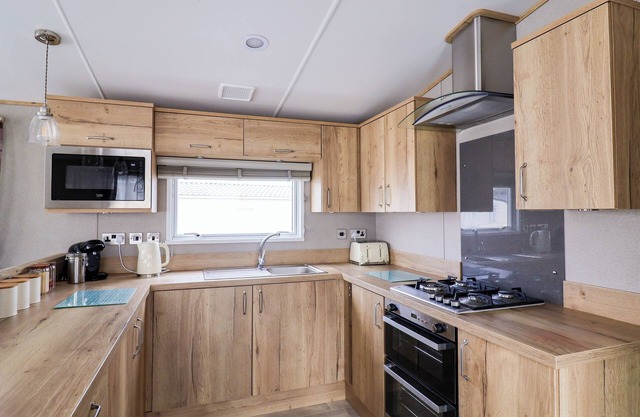 LODGE 29 EGRET'S VIEW, family friendly in Felixstowe, Suffolk