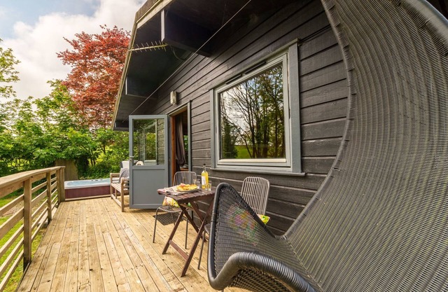 Chestnut Hot Tub Lodge by Interhome