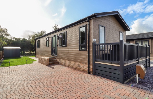 LODGE 47, family friendly, character holiday cottage in Buildwas
