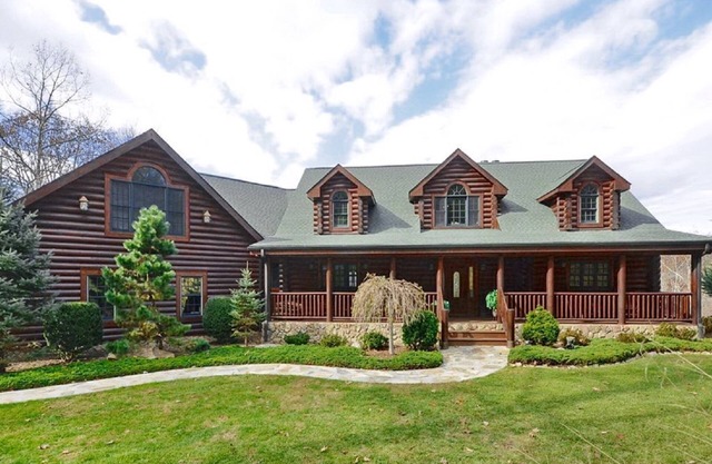 Belle maison en rondins à Hendersonville, NC