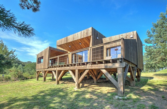 Lodge Bruyère – Gîte avec Piscine Privée, Wi-Fi, Climatisation & Vue Golf