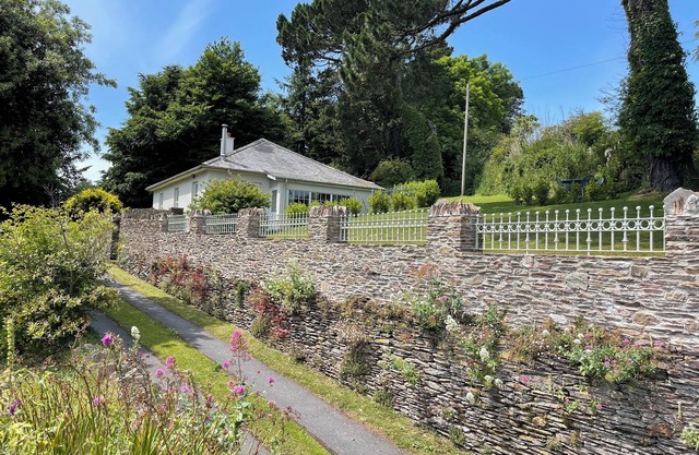 Lodge house dans un magnifique parc avec vue imprenable sur la mer