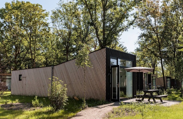 Joli lodge avec WiFi, dans un parc de vacances dans un environnement verdoyant