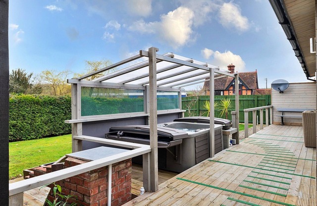 Pavillon de jardin avec bain à remous privé, Sans dépôt