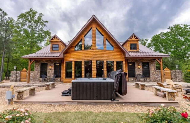 Lodge @ Little River Retreat w/Hot Tub - Sleeps 12