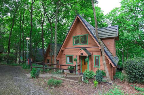 Lodge Nine for 6 with Hot Tub - Spa Resort in Devon