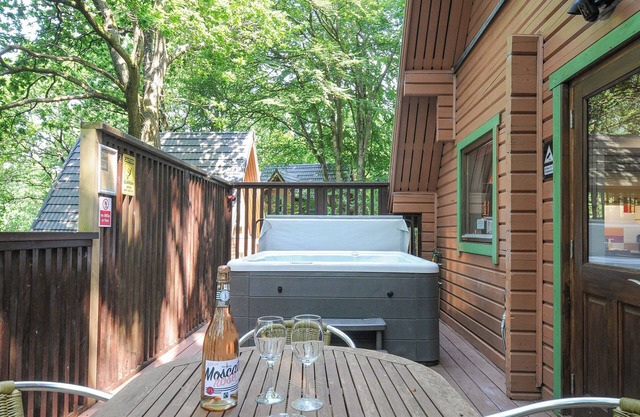 LODGE NINE, pet friendly, character holiday cottage in Chudleigh