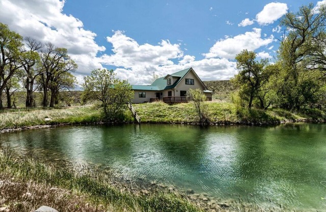 Escapade paisible pour les familles et amis pour profiter de la belle solitude du Wyoming.