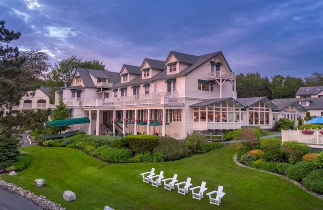 Bright Oceanview Lodge Room | Private Porch + Spa