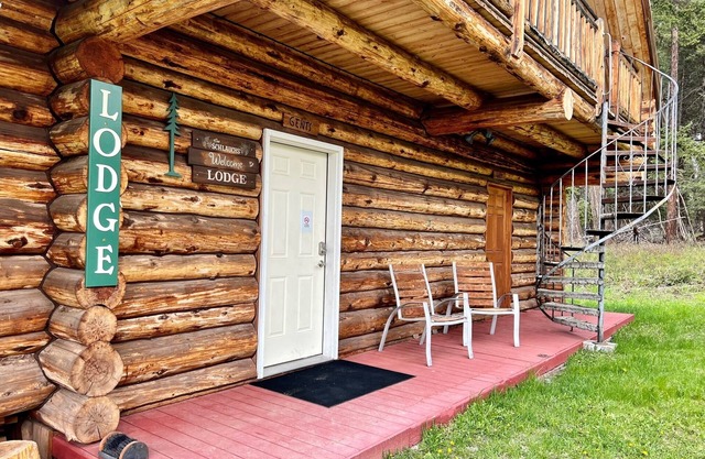 Grand pavillon de montagne sur le lac Seeley avec accès à d'innombrables loisirs