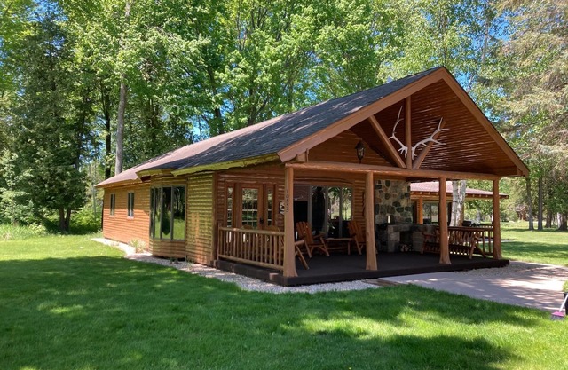 Belle et paisible Log Lodge près de Traverse City