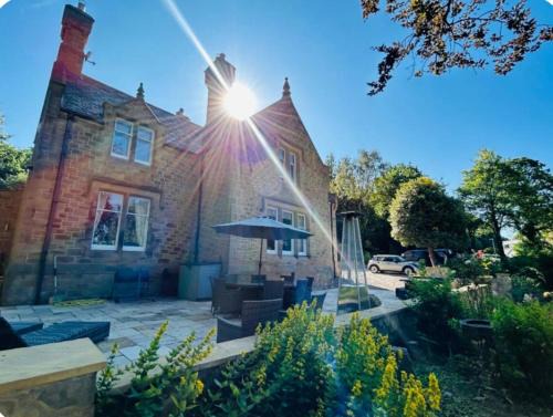 Lodge - Sleeps 18 pet friendly & free parking