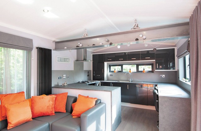 Lodge with one double with TV.