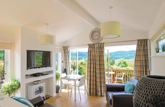 Lodge with one king-size double with TV.