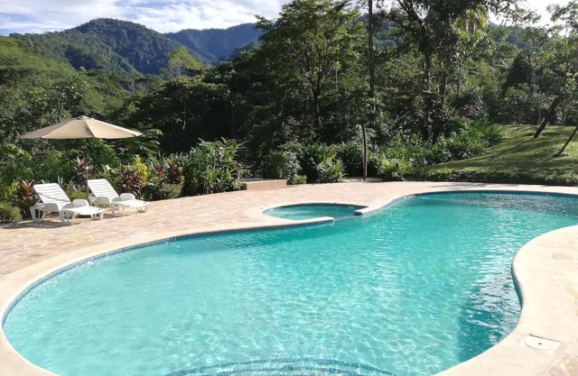Maison d'hôtes calme dans une ferme de la jungle, entourée de rivières, montagnes et forêt