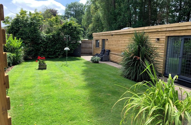 Lodge avec jardin privé dans le village de campagne - Animaux et bébés bienvenus