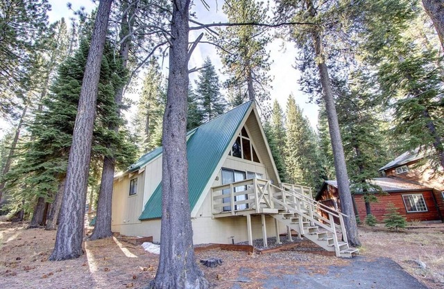 Cabine A-Frame confortable avec cheminée et barbecue dans la zone boisée pour 6 personnes (COH0653)