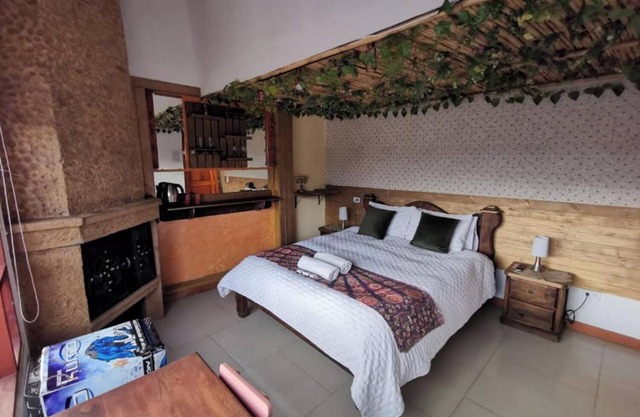 Lodging a block and a half from the main square, with terrace and suites.