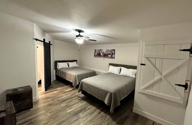 Loess Hills Lodge - Room 8