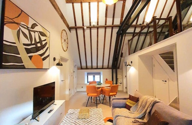 Luxury 2 Bedroom all ensuite Apartment with Mezzanine Floor in the heart of Bishops Stortford clo...