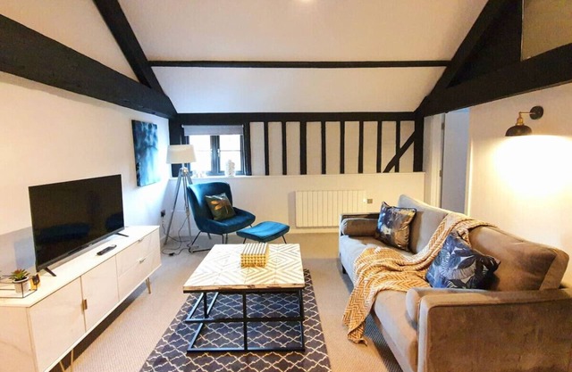 Luxury2 Bedroom all en-suite Apartment with Mezzanine Floor in the heart of Bishops Stortford clo...