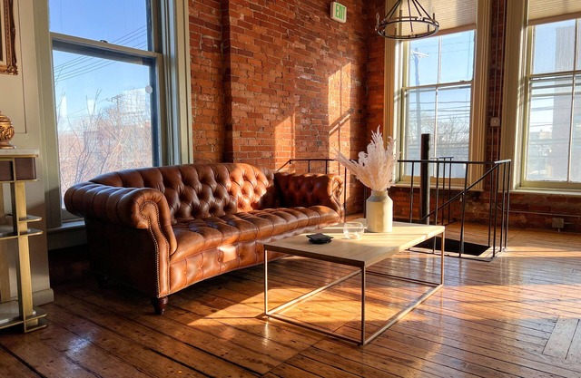 LOFT 40 Swanky Urban Retreat w/ ample space 6,000sq/ft, minutes from Downtown
