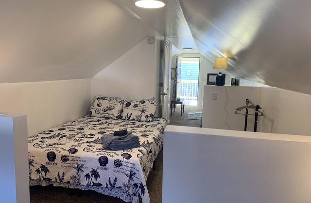 Loft at the Beach (1-Bedroom Apartment) - Pets Allowed by RedAwning