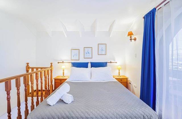 Loft Costero- W/ Parking, Wifi, View & TV