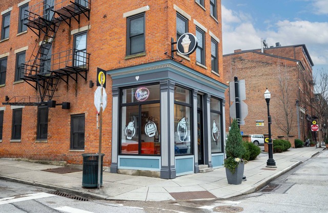Loft Life Pendleton 2 – Chic Downtown Condo for 4! Perfect for Professionals