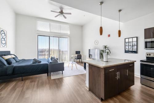 Lofted King Studio Downtown Vibes
