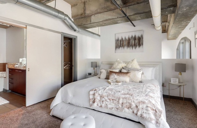 LOFTY CREM DE LA CREME SUITE