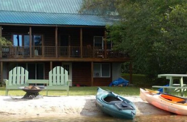 Log Cabin 4 Br W / 375 Ft Of Lakefront Private 1 Acre Sleeps 8 Wifi Cable