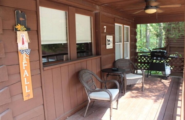Log Cabin 7 with Hot Tub at Osborn Boat Ramp at Patoka Lake
