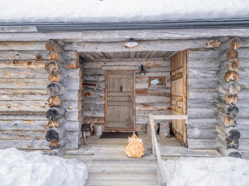 Log Cabin Apartment Oula C