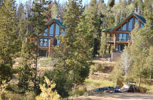 Luxueuses cabanes en rondins au domaine skiable de White Pine, Pinedale. Dans les montagnes de Wind River