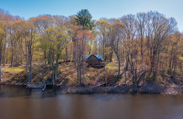 Log cabin- fishing-Lake-- close to South Haven