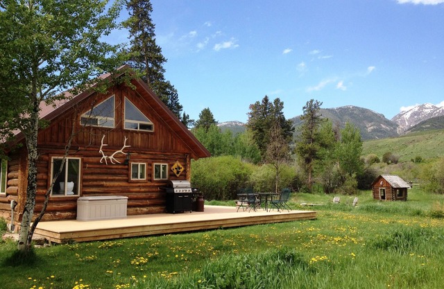 Log Cabin Getaway On Ranch près de Yellowstone Park