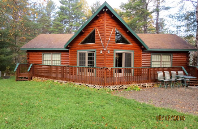 Connectez-vous à la maison de cabine avec vue Mt Ascutney et table de billard
