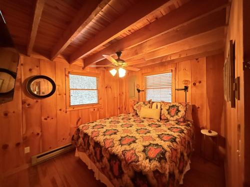 Log Cabin, Hot Tub, Secluded Close To Town