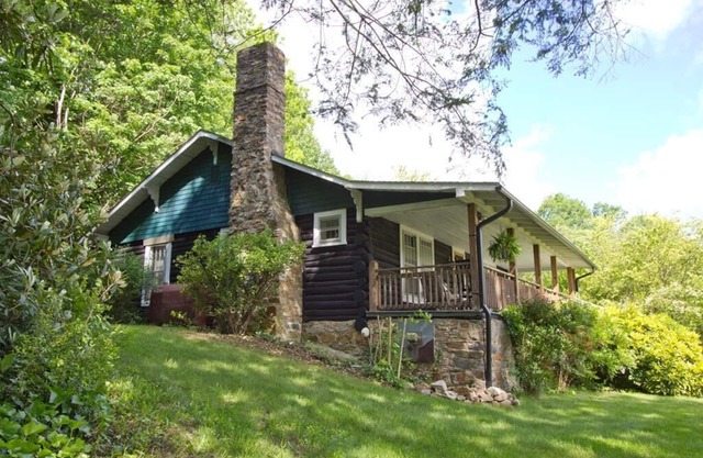 Log Cabin ~ ~ Hot Tub- pied de la ville ~ sur Appalachian Trail ~ wi-fi ~