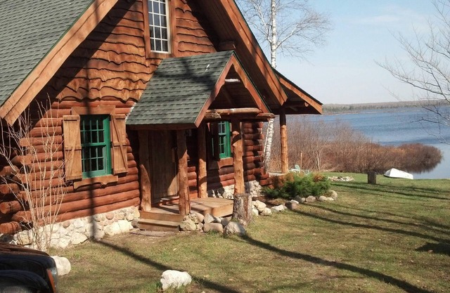 Log Cabin in Pristine Northern Woods and Water Private Retreat