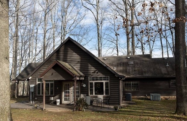 Log Cabin in Scenic Setting, 5 miles From Conley Bottom Marina, Lake Cumberland