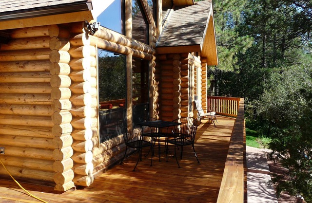 Log Cabin dans les pins, Treehouse avec Swinging Bridge, beau ruisseau à proximité
