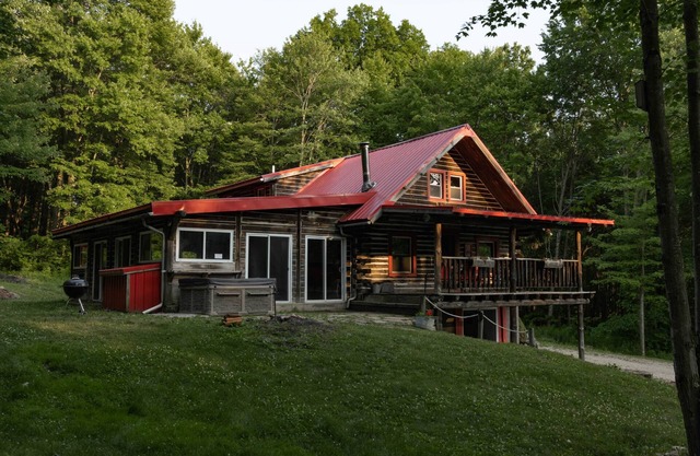 Log Cabin Lodge avec piscine intérieure peut accueillir jusqu'à 16