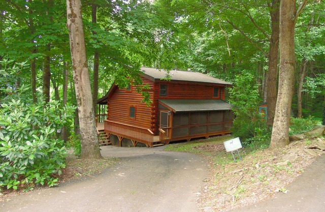 Log Cabin, MountainView, Accès EZ, Terrain de jeu, WIFI, Climatisation, Cheminée, Foyer,