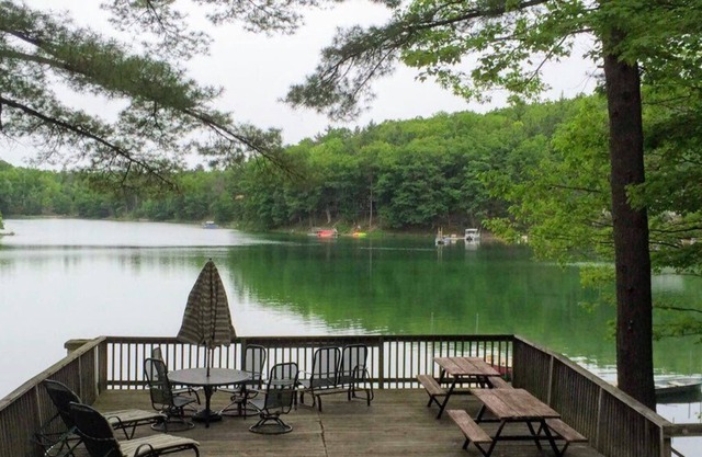 Log cabin on beautiful Lake Arbutus near Traverse City