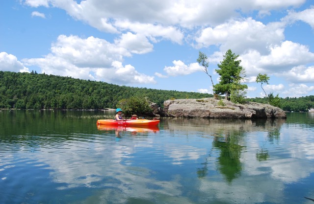 Emplacement de choix sur le lac St George! Prestations complètes, aventure, ouvertures de mai à juin